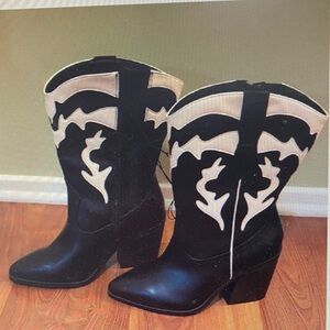 Torrid Black & White Embellished Stitched Mid Calf Western Boots NWOT - Size 9WW
